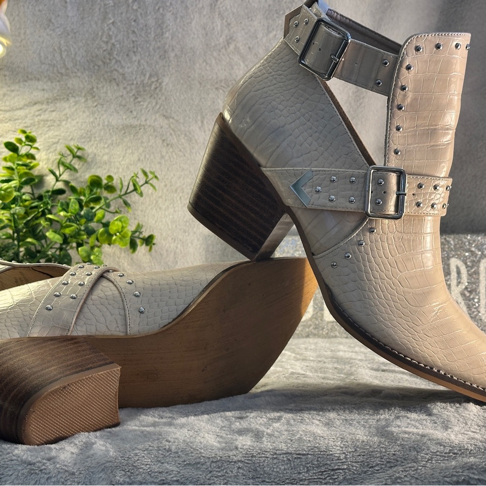 Elegant Cream Croc-Embossed Heeled Boots